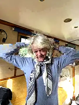 Snapshot of ladyboatlady chatting on 11, 9, 2025 ladyboatlady online show from 11, 9, 2025