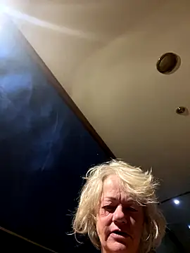 Snapshot of ladyboatlady chatting on 28, 9, 2025 ladyboatlady online show from 28, 9, 2025