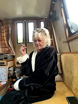 Snapshot of ladyboatlady chatting on 5, 10, 2025 ladyboatlady online show from 5, 10, 2025