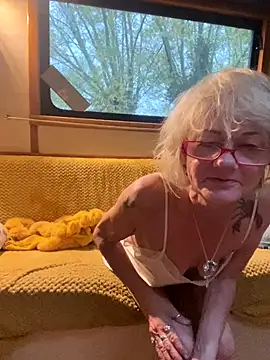 Snapshot of ladyboatlady chatting on 14, 10, 2025 ladyboatlady online show from 14, 10, 2025