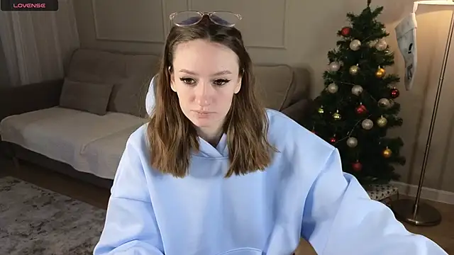 cutienaughtygirl online show from 14, 1, 2026