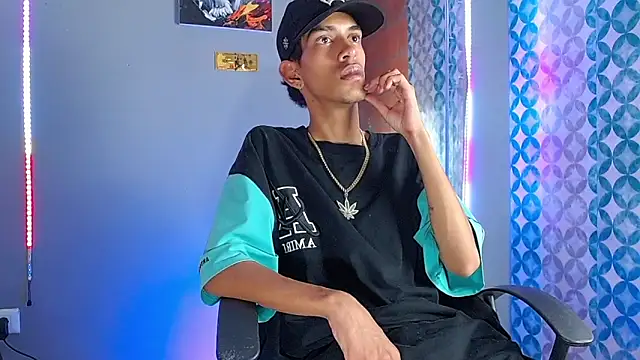 Snapshot of briamhoconor_xh chatting on 6, 5, 2026 briamhoconor xh online show from 6, 5, 2026