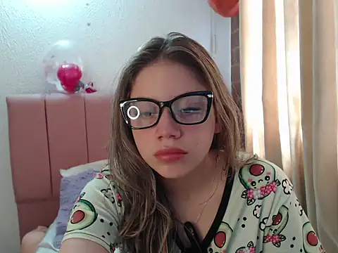 Snapshot of Alaina_Blessed chatting on 12, 11, 2025 Alaina Blessed online show from 12, 11, 2025