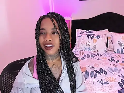 Snapshot of Pauline_Fox chatting on 21, 4, 2026 Pauline Fox online show from 21, 4, 2026