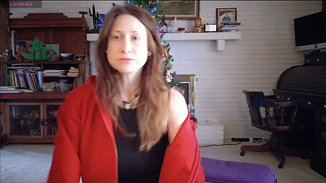 Snapshot of MommyGoddessL chatting on 16, 12, 2025 MommyGoddessL online show from 16, 12, 2025