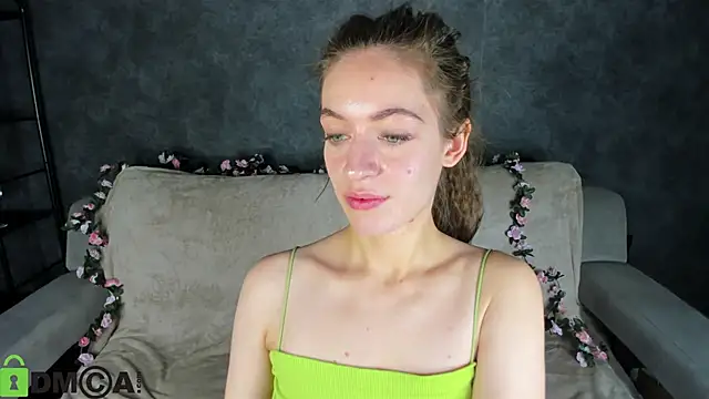 Agnes Wells online show from 17, 11, 2025