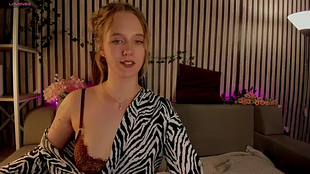 Casey Sweeet online show from 4, 6, 2026