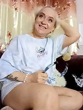 Snapshot of SquirtMilf00 chatting on 23, 2, 2025 SquirtMilf00 online show from 23, 2, 2025