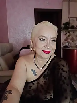 Snapshot of SquirtMilf00 chatting on 25, 9, 2025 SquirtMilf00 online show from 25, 9, 2025