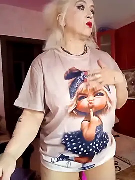 Snapshot of SquirtMilf00 chatting on 16, 10, 2025 SquirtMilf00 online show from 16, 10, 2025