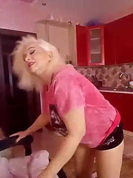 Snapshot of SquirtMilf00 chatting on 18, 10, 2025 SquirtMilf00 online show from 18, 10, 2025