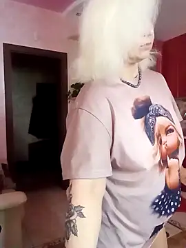 Snapshot of SquirtMilf00 chatting on 20, 10, 2025 SquirtMilf00 online show from 20, 10, 2025