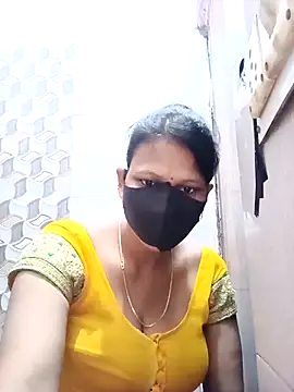 Snapshot of varnika chatting on 3, 11, 2025 varnika online show from 3, 11, 2025