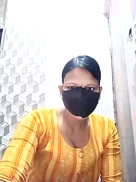 Snapshot of varnika chatting on 7, 11, 2025 varnika online show from 7, 11, 2025