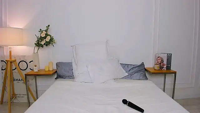 OliviaWilsonxxx online show from 3, 12, 2025