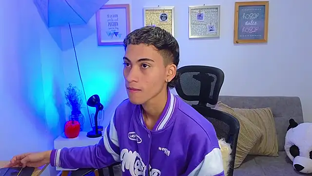 yulian vasquez online show from 17, 11, 2025