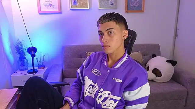 yulian vasquez online show from 24, 11, 2025