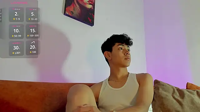 Snapshot of LoganTwink18 chatting on 30, 9, 2025 LoganTwink18 online show from 30, 9, 2025