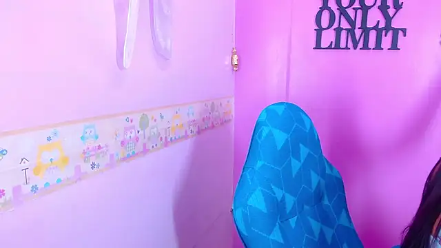 Snapshot of EMMA_ROGGER chatting on 10, 9, 2025 EMMA ROGGER online show from 10, 9, 2025