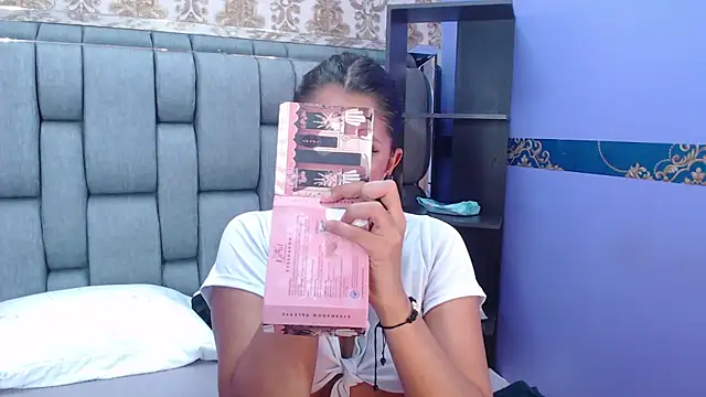 Snapshot of EMMA_ROGGER chatting on 20, 9, 2025 EMMA ROGGER online show from 20, 9, 2025