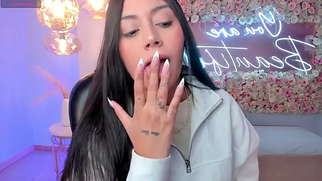 AmbarJames  online show from 14, 12, 2025