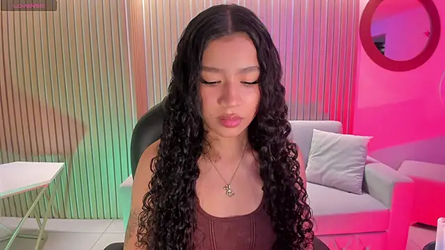Snapshot of SophieHouston_ chatting on 8, 10, 2025 SophieHouston online show from 8, 10, 2025
