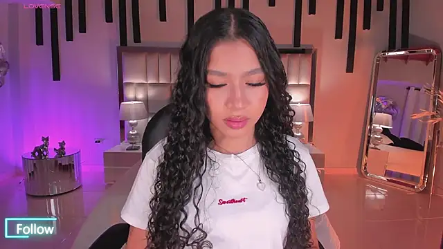 SophieHouston  online show from 5, 12, 2025