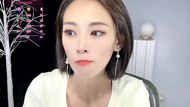 xiaoyue8888 online show from 2, 10, 2025