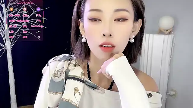 xiaoyue8888 online show from 8, 10, 2025