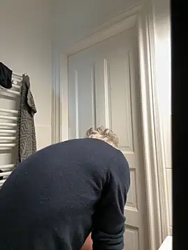 Snapshot of SexyLeon8 chatting on 19, 9, 2025 SexyLeon8 online show from 19, 9, 2025