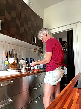 Snapshot of SexyLeon8 chatting on 22, 9, 2025 SexyLeon8 online show from 22, 9, 2025