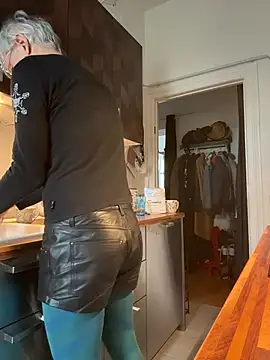 SexyLeon8 online show from 9, 2, 2026