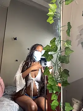 StrawberryXpeach online show from 28, 3, 2026