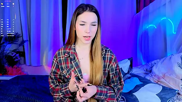 Snapshot of -CindyLou chatting on 20, 11, 2025 -CindyLou online show from 20, 11, 2025