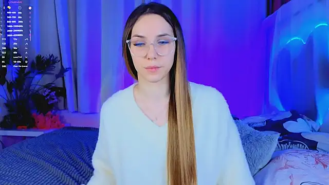 Snapshot of -CindyLou chatting on 23, 11, 2025 -CindyLou online show from 23, 11, 2025