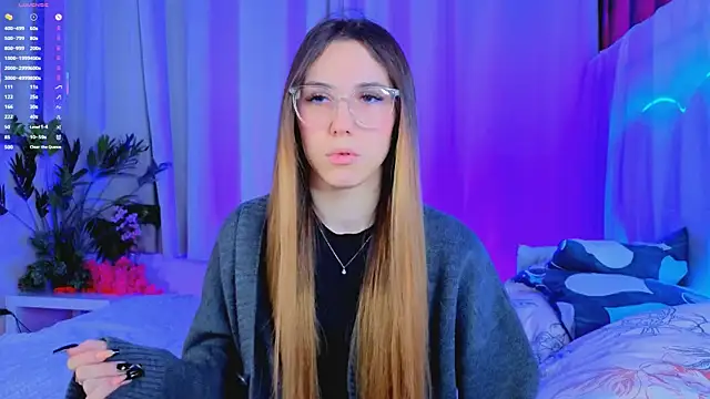 Snapshot of -CindyLou chatting on 29, 11, 2025 -CindyLou online show from 29, 11, 2025