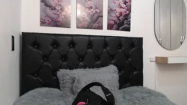 Snapshot of pinky_f00x chatting on 23, 5, 2026 pinky f00x online show from 23, 5, 2026
