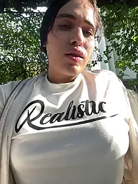 Bella  Wood online show from 6, 10, 2025