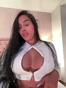 Bella  Wood online show from 30, 6, 2026