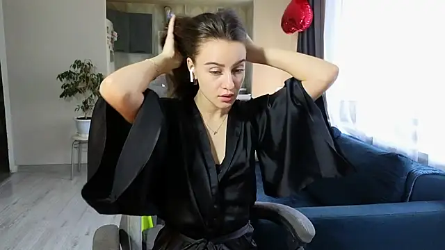 Snapshot of BelleWild chatting on 6, 10, 2025 BelleWild online show from 6, 10, 2025