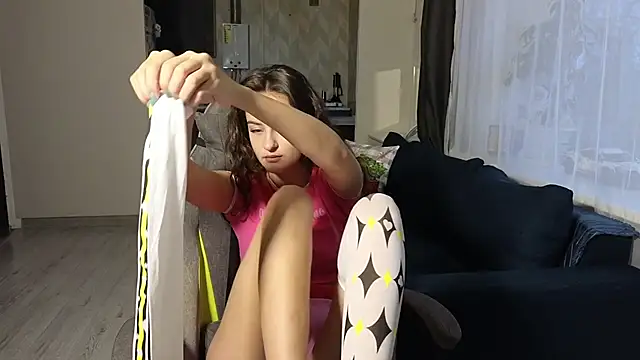 Snapshot of BelleWild chatting on 14, 11, 2025 BelleWild online show from 14, 11, 2025