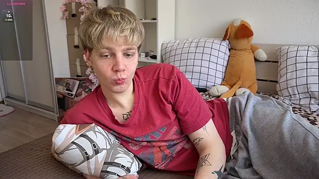 Snapshot of olivertasty chatting on 19, 4, 2026 olivertasty online show from 19, 4, 2026