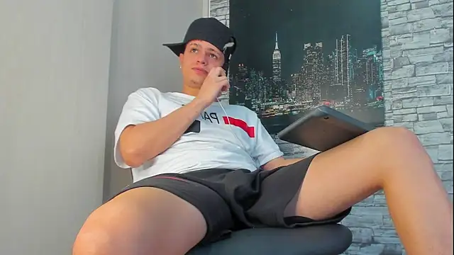 Snapshot of Themasterhades_777 chatting on 23, 10, 2025 Themasterhades 777 online show from 23, 10, 2025