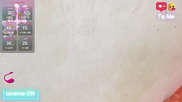 Snapshot of naomi_powel chatting on 8, 10, 2025 naomi powel online show from 8, 10, 2025