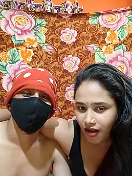 Seducing couple online show from 25, 2, 2026