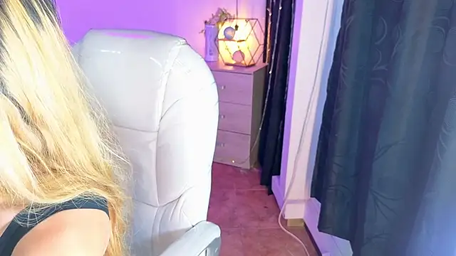 Jennaa Cooper online show from 17, 10, 2025