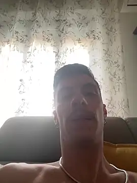 Snapshot of Lucamilano1991 chatting on 5, 4, 2026 Lucamilano1991 online show from 5, 4, 2026