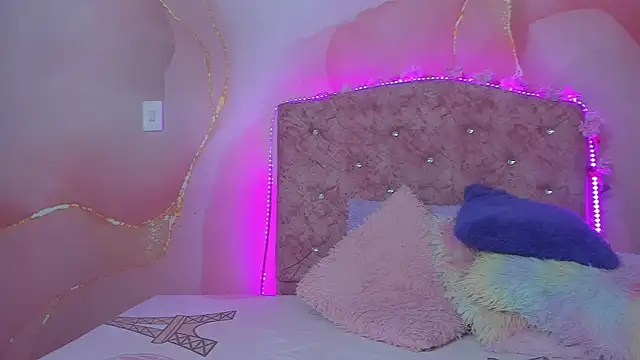 violet taylor  online show from 17, 10, 2025