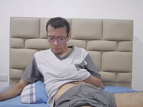 skinnylatino51 online show from 12, 11, 2025