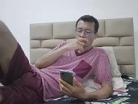 skinnylatino51 online show from 3, 12, 2025